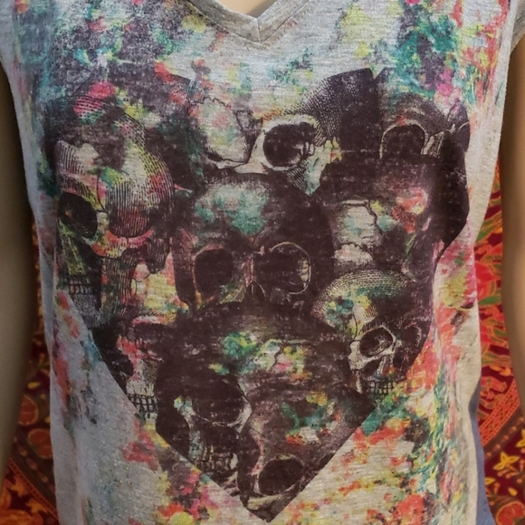 Decree skull heart V-neck size XL - Picture 3 of 5